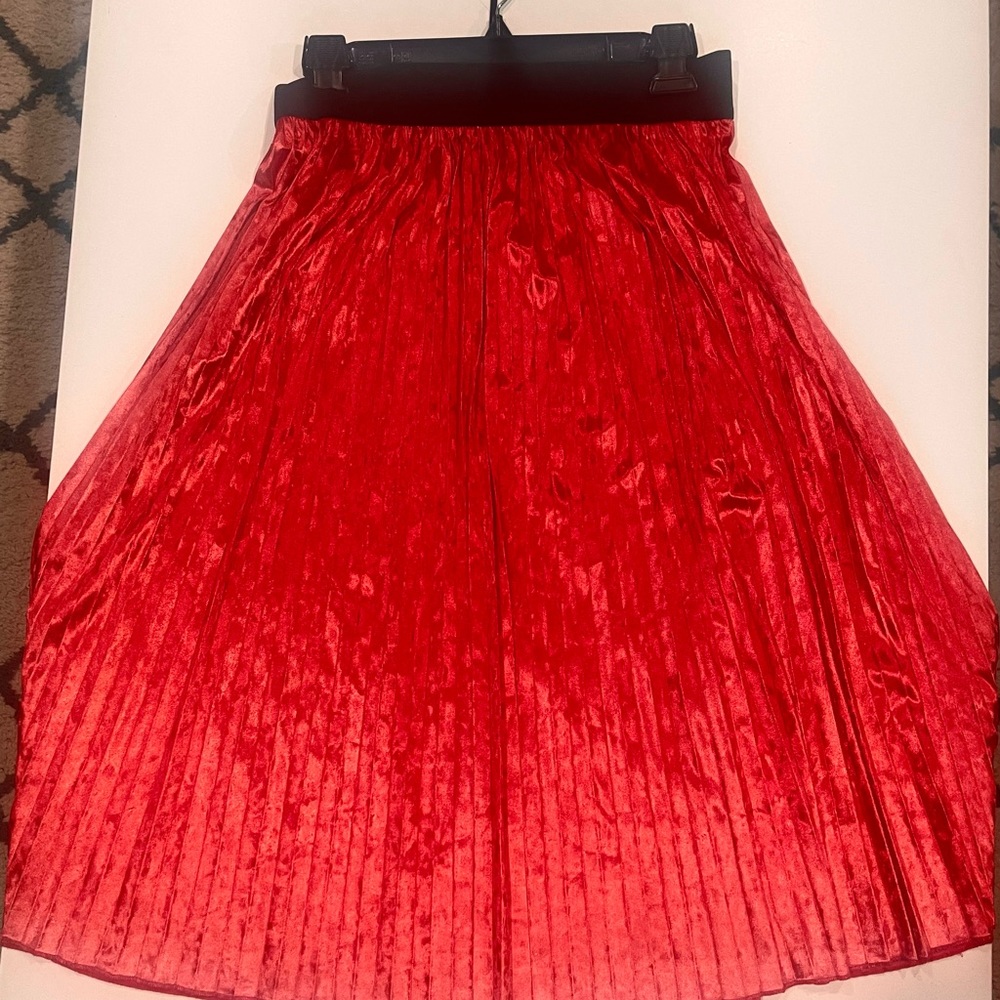 NWT Lularoe red, pleated skirt with elastic waistband-small